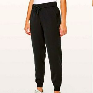 On the fly knit joggers